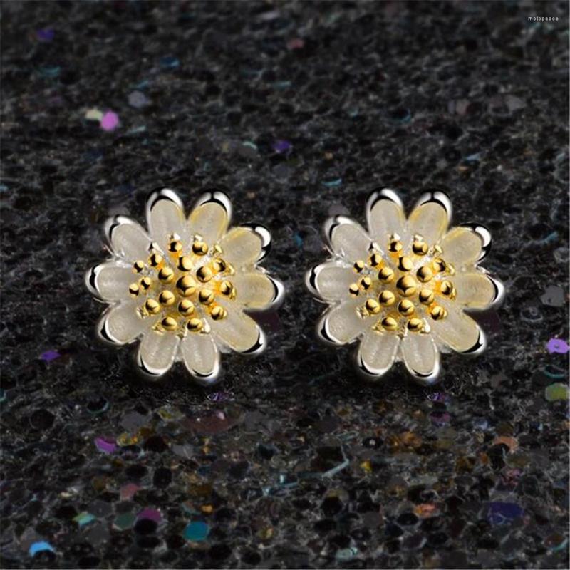 

Stud Earrings WQQCR Gold And Silver Two Colors Korean Fashion Small Daisy Flower Senior Jewelry Wholesale Female