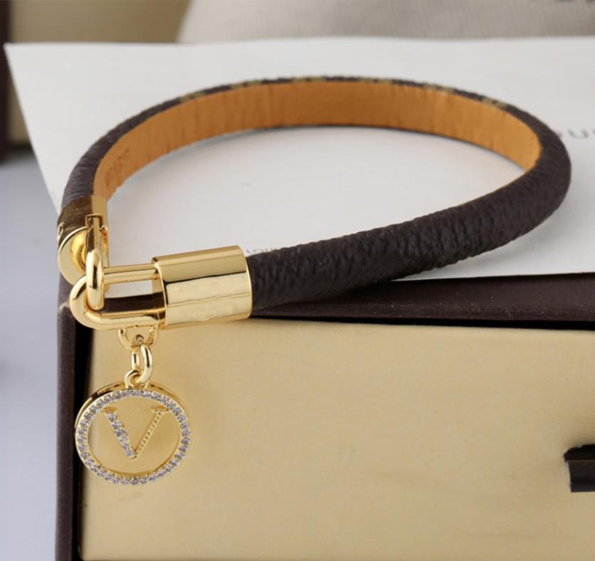 

Brand Classic Clover Designer Leather Bracelet Fashion Man Woman Couple Charm Bracelet High Quality Stainless Steel Electroplated 7389105