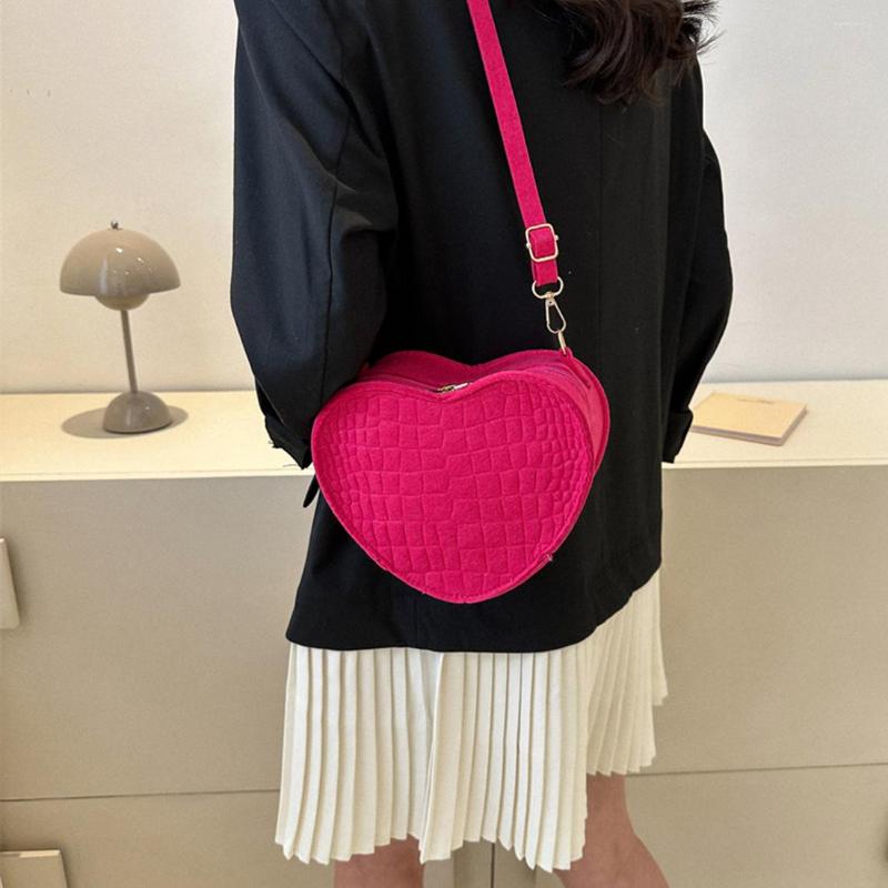 

Evening Bags Vintage Felt Love Shape Messenger Shoulder Bag Fashion Women Single Solid Color Small, Black