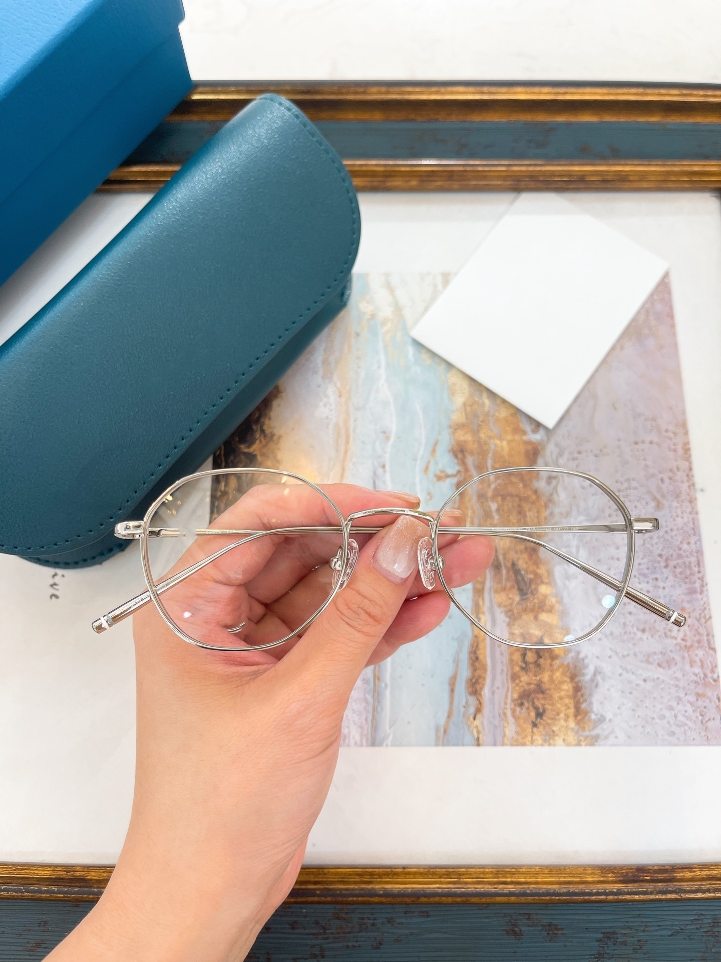 

Men's Luxury Attitude Sunglasses Fashion Design UV Protection Lens Round Full Frame Gold Plated Frame Comes with Packaging