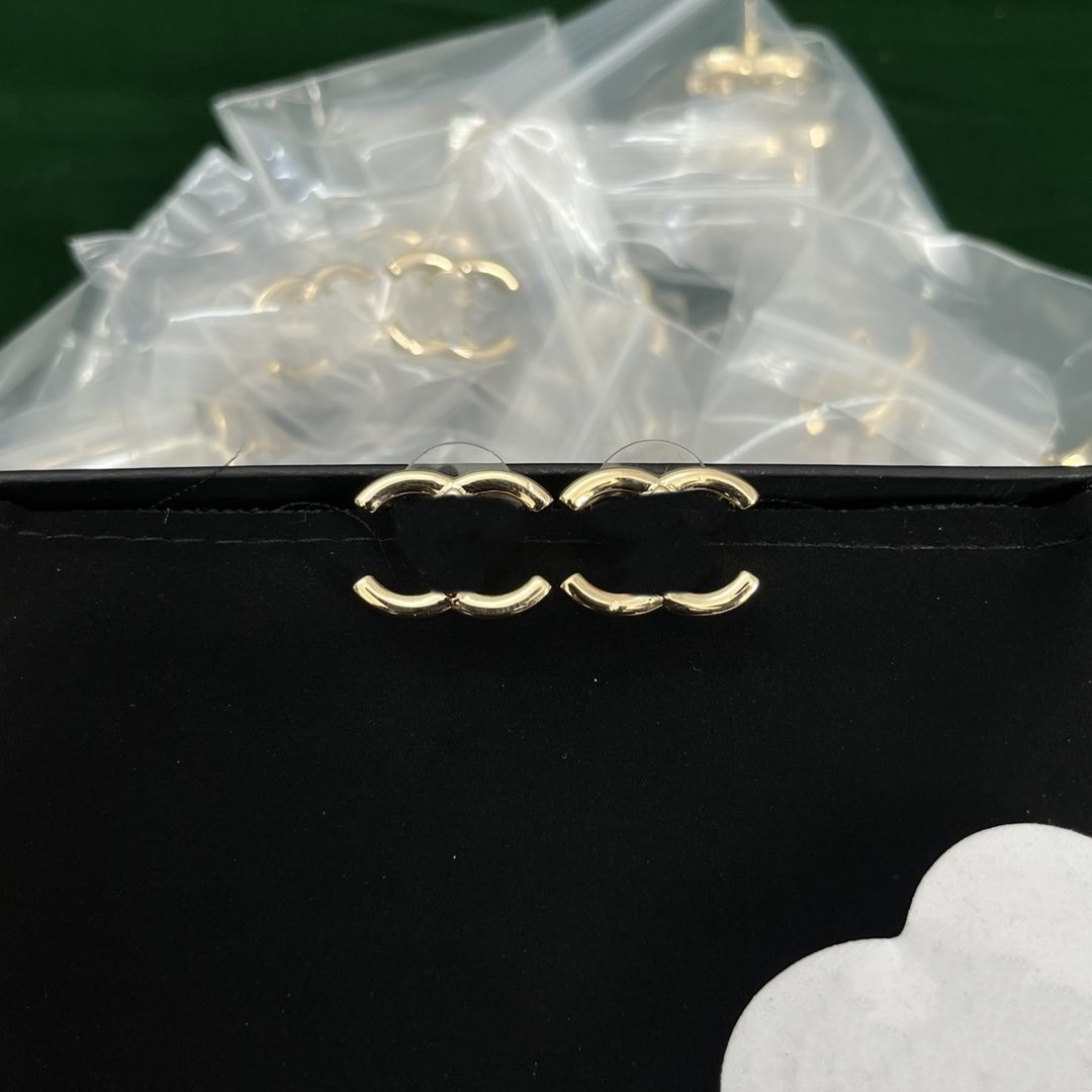 

Luxury designer channel pendant studs gold female letter logo engraved earrings jewelry Stud fs8iat xfd7ua xtfgsoj gsianm