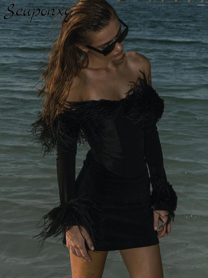 

Work Dresses High Quality Black Women'S Slim Set 2023 Sexy Off-Shoulder Long-Sleeved Feather Top Pu Leather Skirt Party 2 Two-Piece