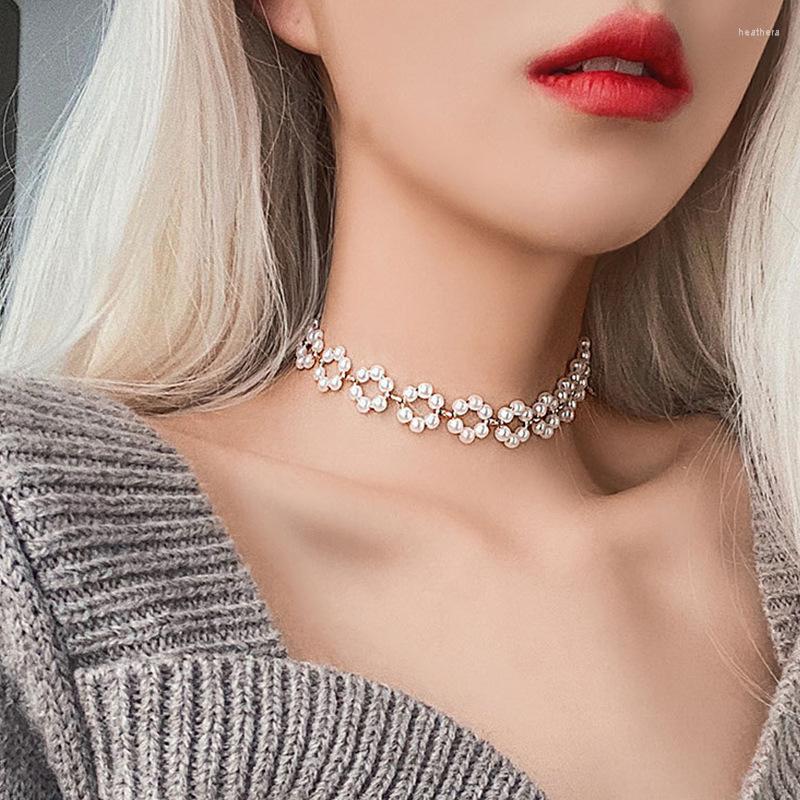 

Choker Elegant Flower Pearl Decor Necklace Vintage Neck Chokers For Women 2023 Trend Beautiful Chain Unusual Charm Jewelry