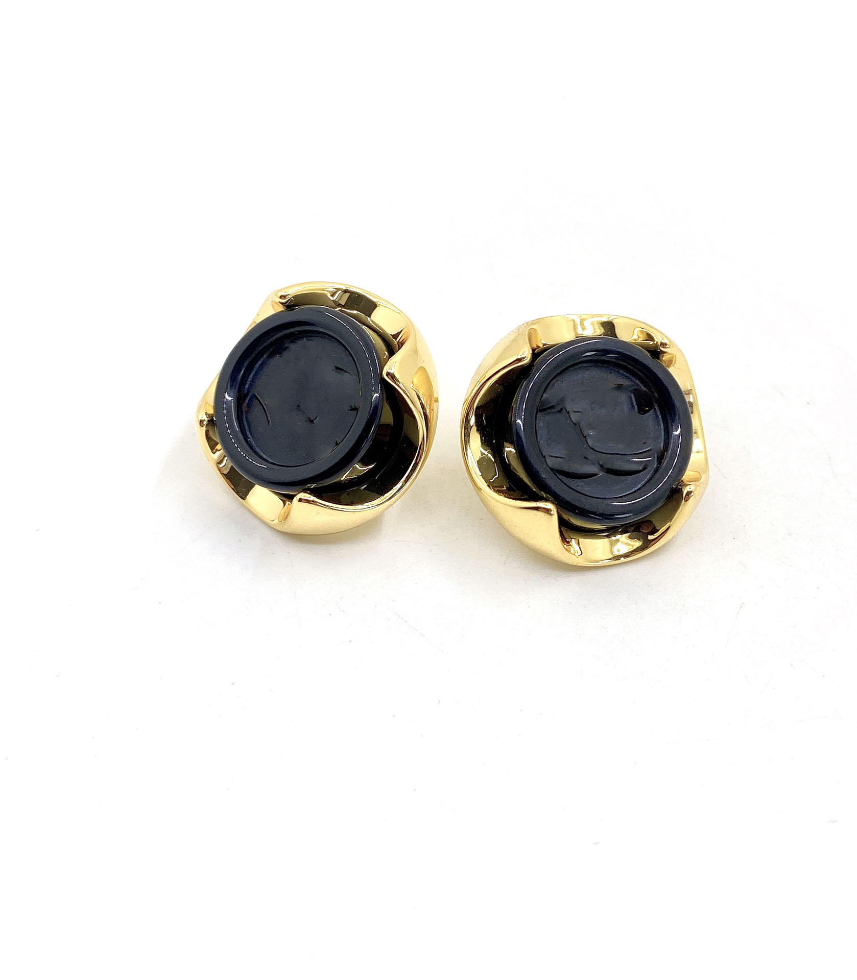 

2023 Fashion new designer studs luxury round white studs brass material elegant charming everything no box