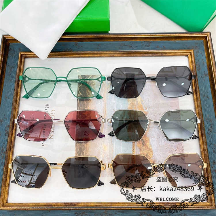 

23 B family ins net red same square female personality fashion green sunglasses BV1244