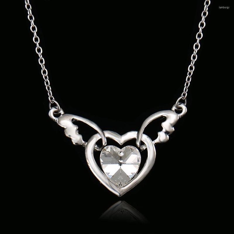 

Pendant Necklaces Emmaya Factory Price Heart Crystal Necklace Fashion Rhinestone For Women Jewelry