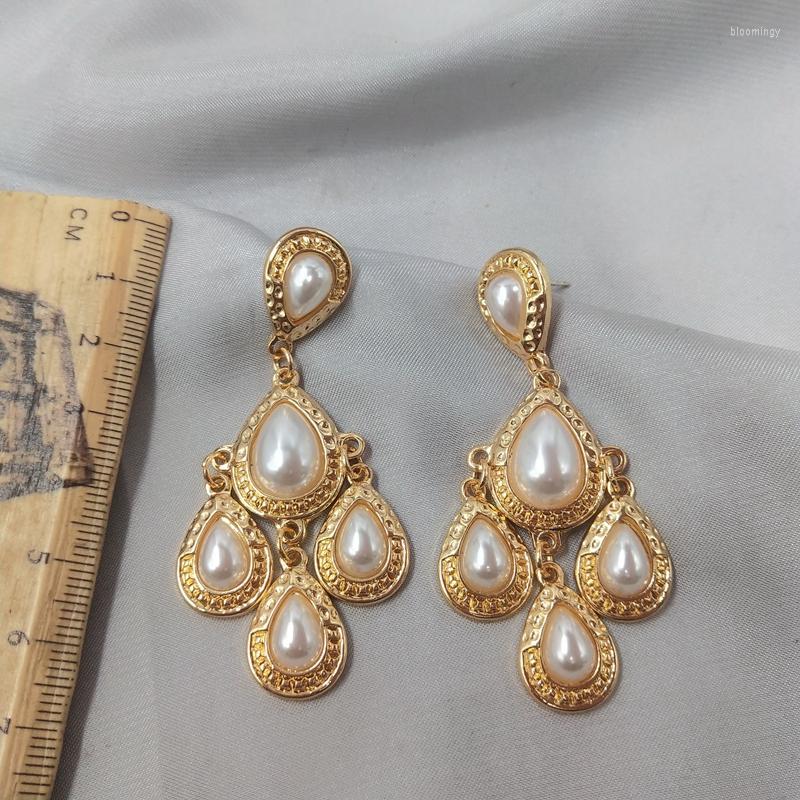 

Stud Earrings Qingdao Jewelry Temperament Fashion Show Model Plating Real Gold Exaggerated Pearl Silver Pin D91