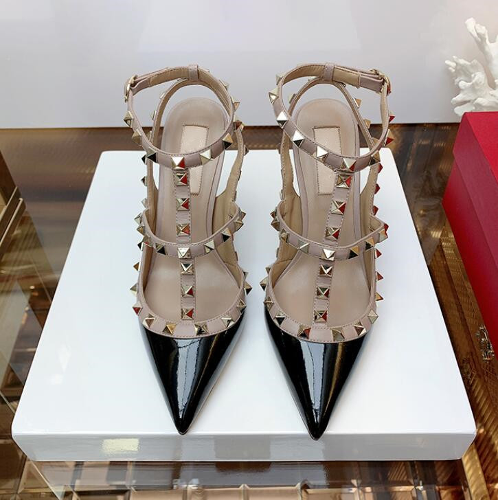 

Designer High Heels Pointed Sandals with Rivets Summer Classics V Brand Sexy Thin Heel 6cm 8cm 10cm Black Gold Lichee Pattern Women Wedding Shoes with Bag 35-44, White shiny