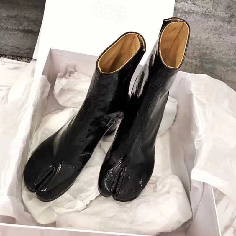 Bottes Généreuse marque en cuir Tabi 8cm Boots Split Toe Toe Chunky High Heel Femmes Boots Zapatos Mujer Fashion Automne Chaussures Botas Z0605
