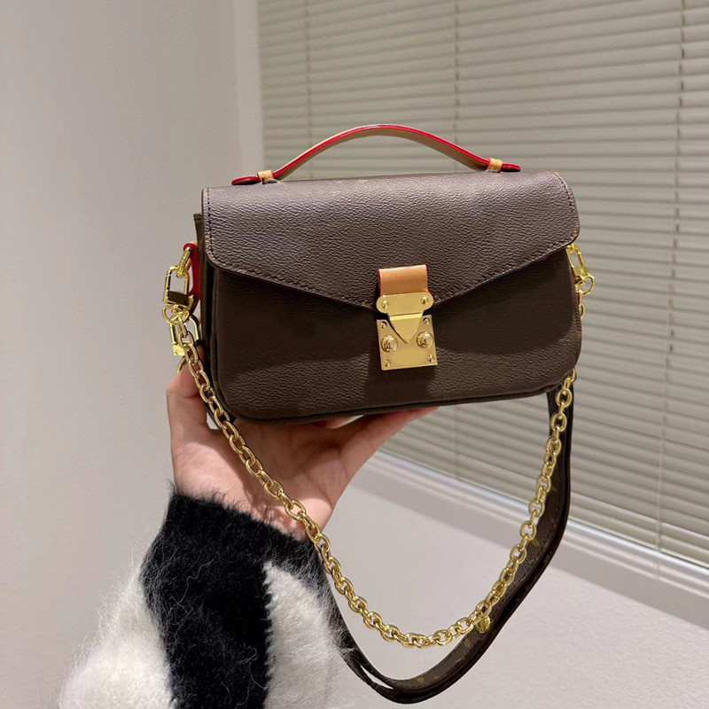 

Beautiful Women Messenger Bags With Chain Luxurys Designers Handbag Lady Totes Fashion Vintage Printing Shoulder Bag Classic Crossbody Bag Cross body Wallet, Red
