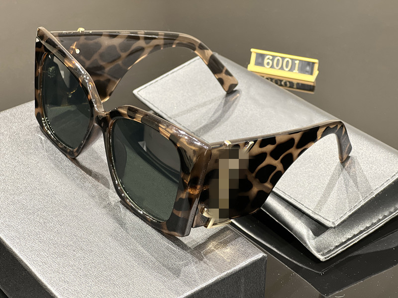 

Luxury designer sunglasses women men sunglasses Fashion outdoor sports UV400 Traveling beach sun glasses Classic Eyewear Unisex Goggles Multiple style Shades