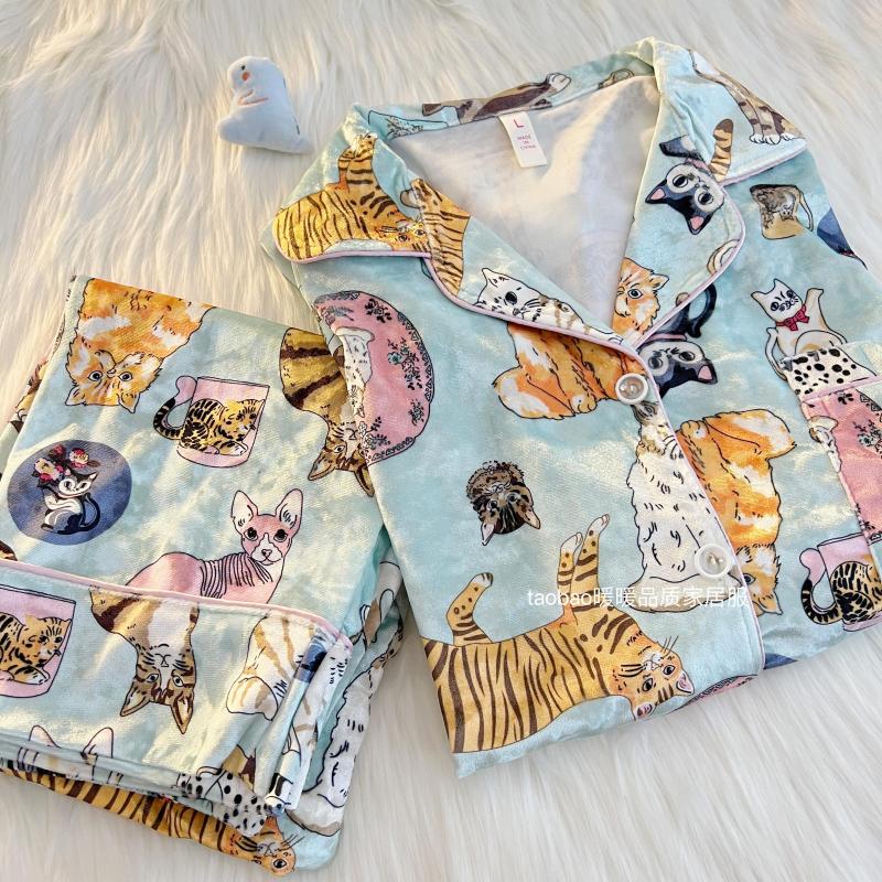 

Women's Sleepwear Pajamas Sets Women's Gold Velvet Tow-piece Suit Long-sleeved Trousers Autumn And Witer Ink Painting Home Clothes, Beige