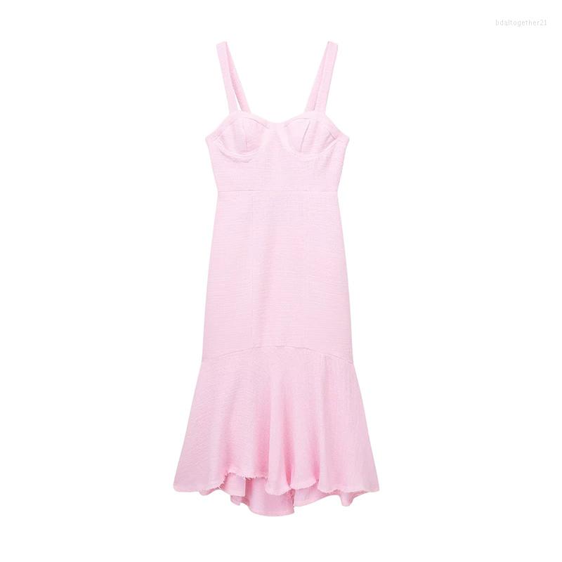 

Casual Dresses YENKYE 2023 Women Ruffle Frayed Asymmetric Hem Pink Tweed Dress Vintage Sweetheart Neck Wide Straps Female Party Midi