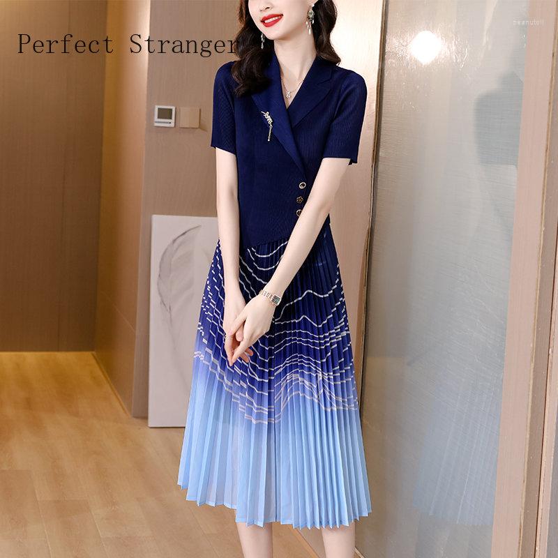 

Casual Dresses Arrival Elegant Autumn Age-reducing Retro Slim Fit Suit Collar Miyak Pleated Long Dress Trendy Party For Weddings, Black