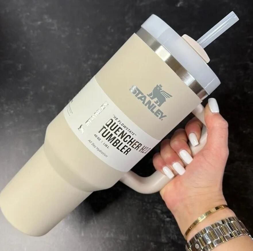 

Dune Stanley Quencher H2.0 40oz Stainless Steel Tumblers Cups Silicone handle Lid Straw 2nd Generation Car mugs Keep Drinking Cold Water Bottles With Logo 2023, Daffodil