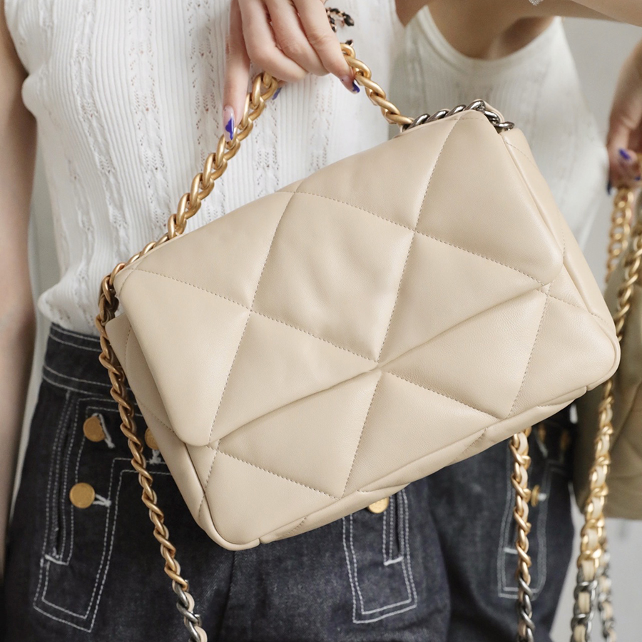 

10A TOP quality 19 channel bag designer bags 26cm lady Handbags crossbody bags sheepskin shoulder bag chain bags With box C000, M(gold buckle)