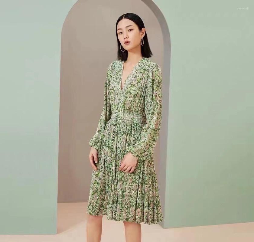 

Casual Dresses 2023 V-neck Long Sleeve Green Floral Print Women Knee-length Pleated Dress, Mint