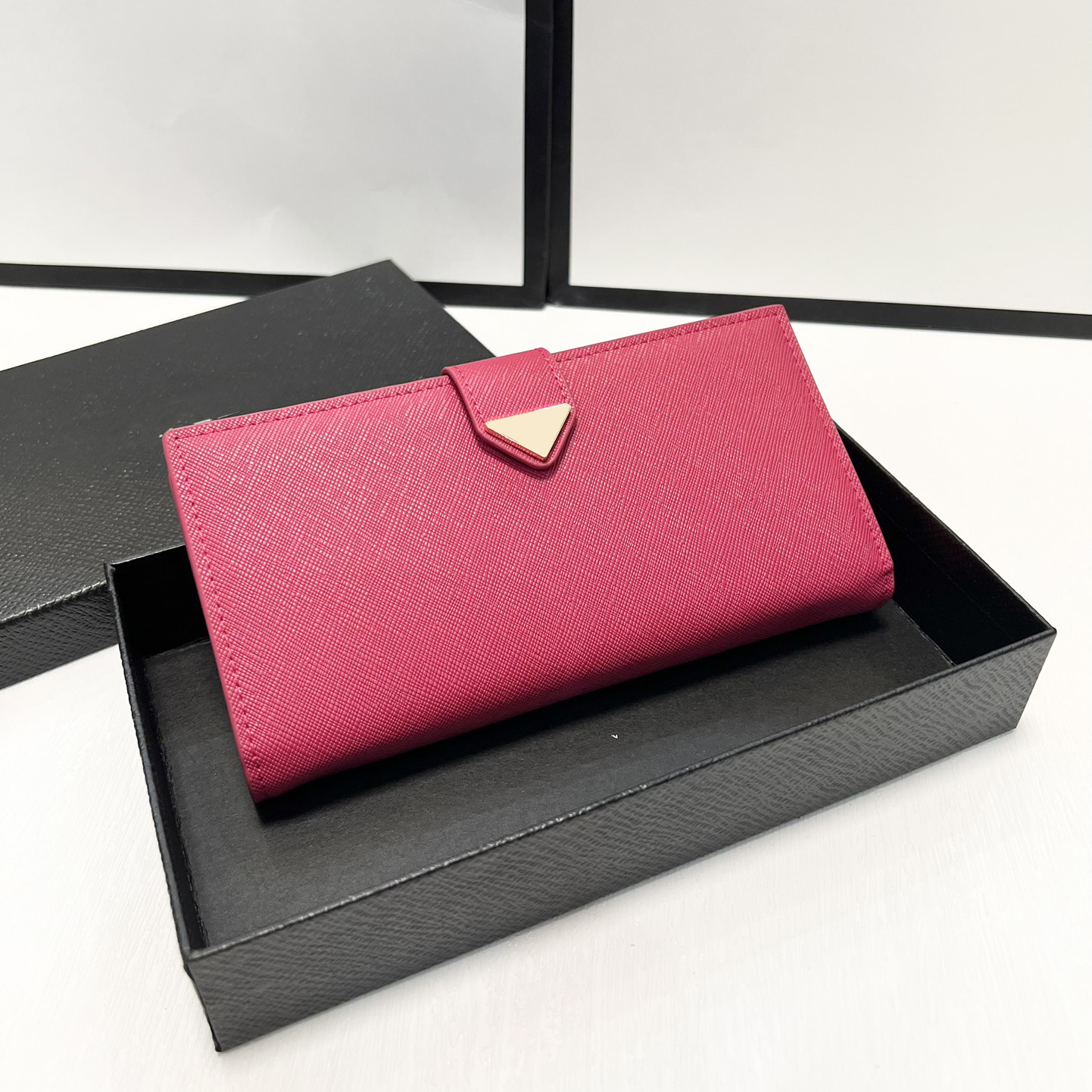 

23 Womens Long Wallets Leather Handbag Designer SAFFIANO High Capacity Card Holder Wallet Triangle Lock Handbags with Original Box Dust Bag 19cm, Black