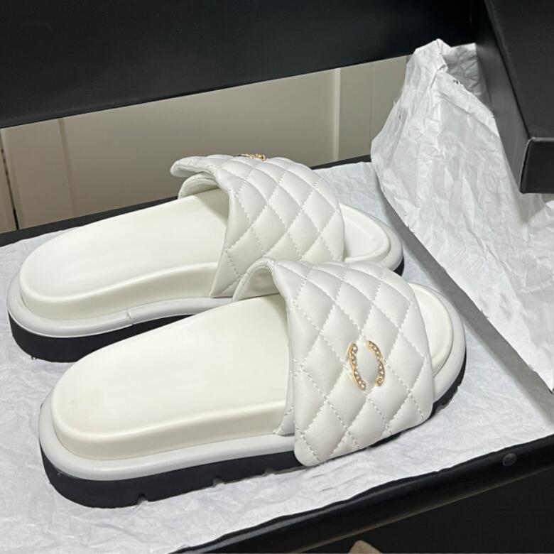 

Spring summer designer fashion slippers high-end luxury leather embossed retro high quality wear resistant non-slip soft sole eur35-45, 06