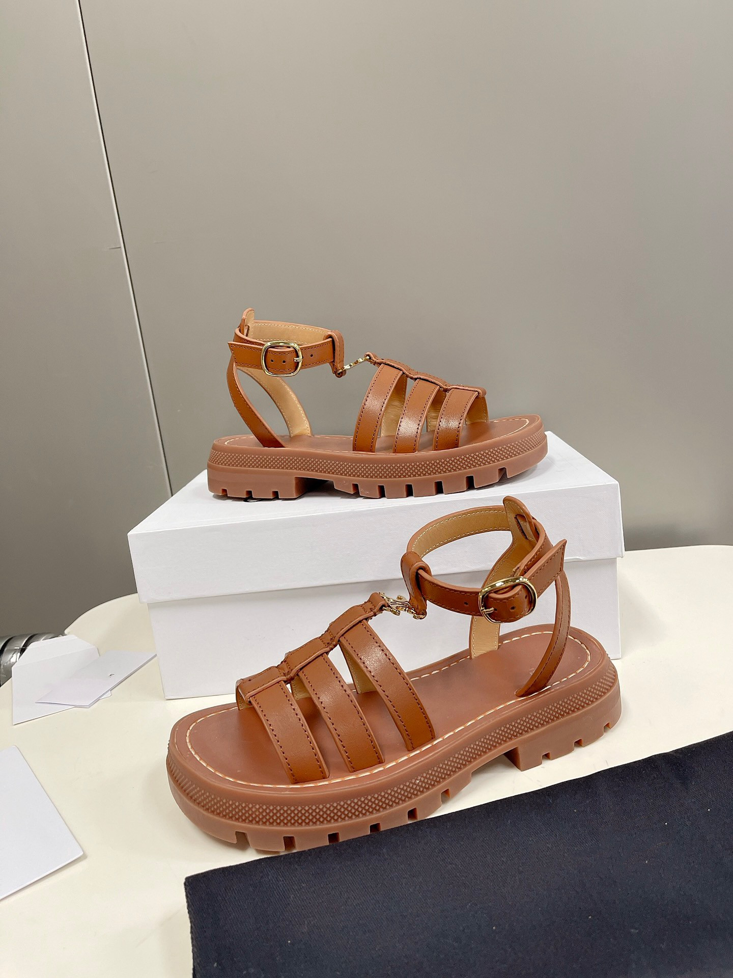 

2023-Designer style sandals sexy square head thick soled slippers red high heels outdoor beach flip-flops EU35-40, Black