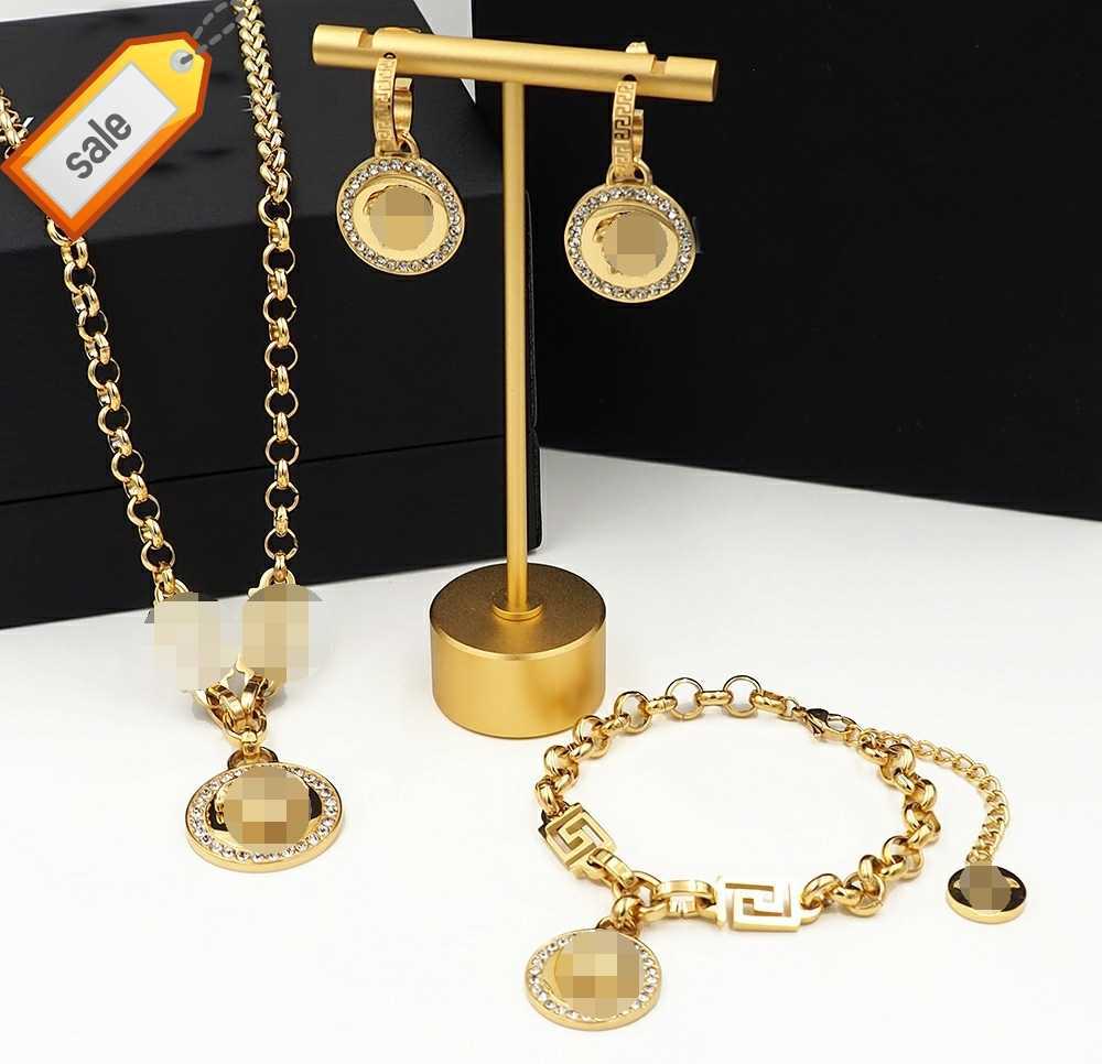 

Rose Gold Silver Necklaces Bracelet Earring Sets Banshee Medusa Portrait With Rhinestone 18K Gold Plated New Designed Designer Jewelry Women birthday Gift 002, Golden