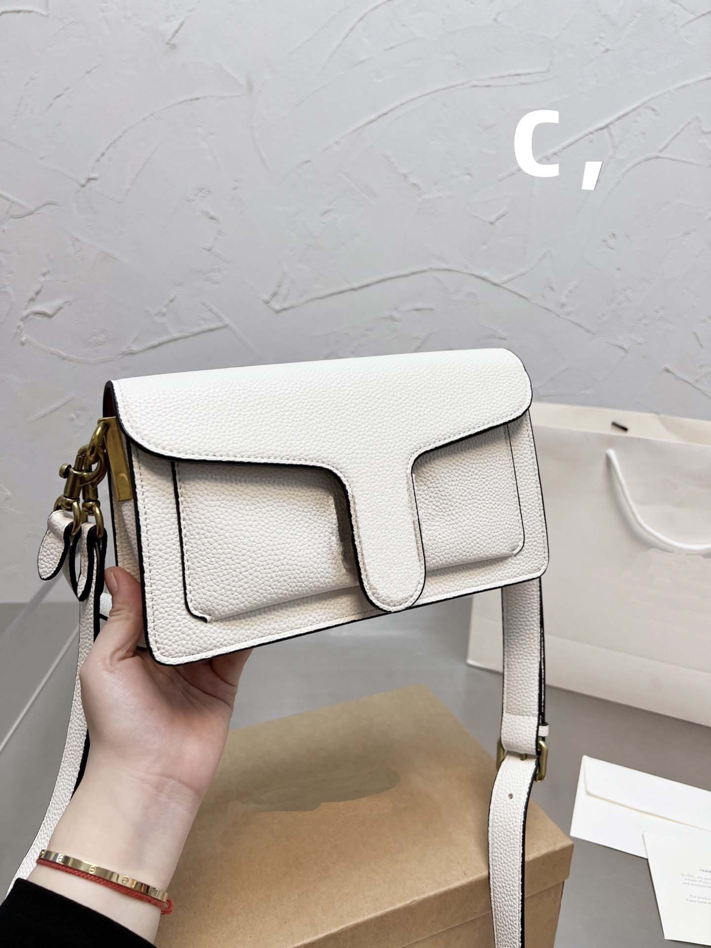 

Luxury Handbag Designer Crossbody Tabby Shoulder Bag For Women Genuine Leather Female Fashion Sacoche Borse Letters Bolso Lady Cross Body Bag Flap Designer Bags, Make up the difference