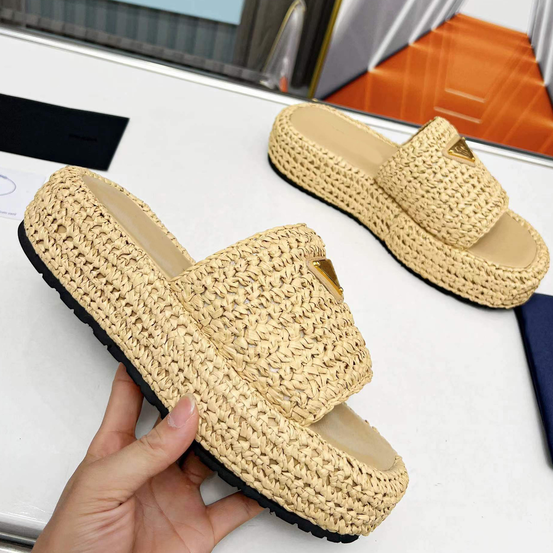 

Genuine leather thick sole Slippers fashionable women Lafite grass decoration sliders scuff sandals luxurious designer slipper casual flat factory shoes, Black