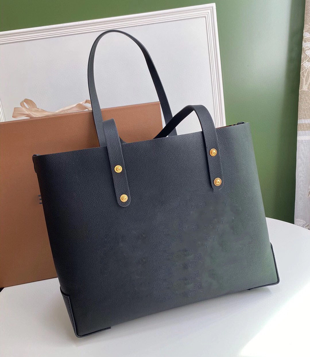 

Fashion Vintage Plaid Tote bag Soft Leather Shopping Bags Embossed Badge Large Capacity Handbag High Quality, Black