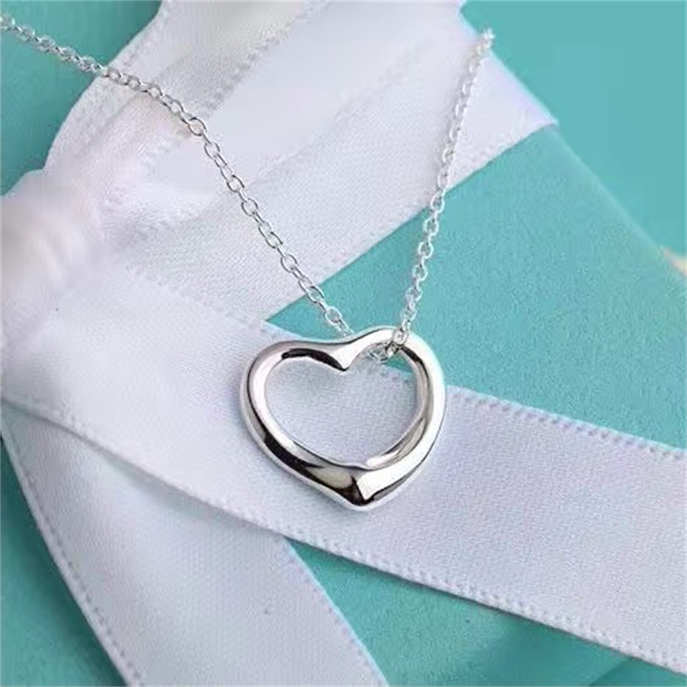 

Designer necklace for women trendy jewlery love necklaces fashion jewellery custom chain elegance Heart Pendant Necklaces gifts luxury necklace 02