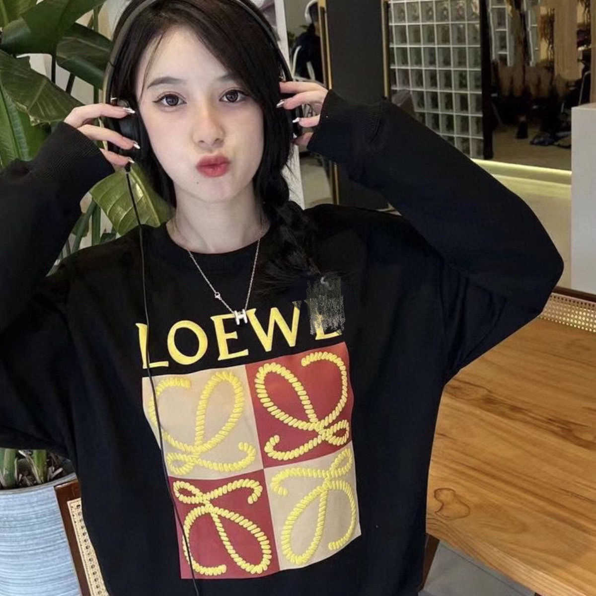 

Designer Clothing Mens Sweatshirts Hoodies Loewe Not Many Loose Fitting Versions of Round Neck Sweaters for Couples on the Warehouse Shelves Fashion Streetwear Pul, Shipping fee