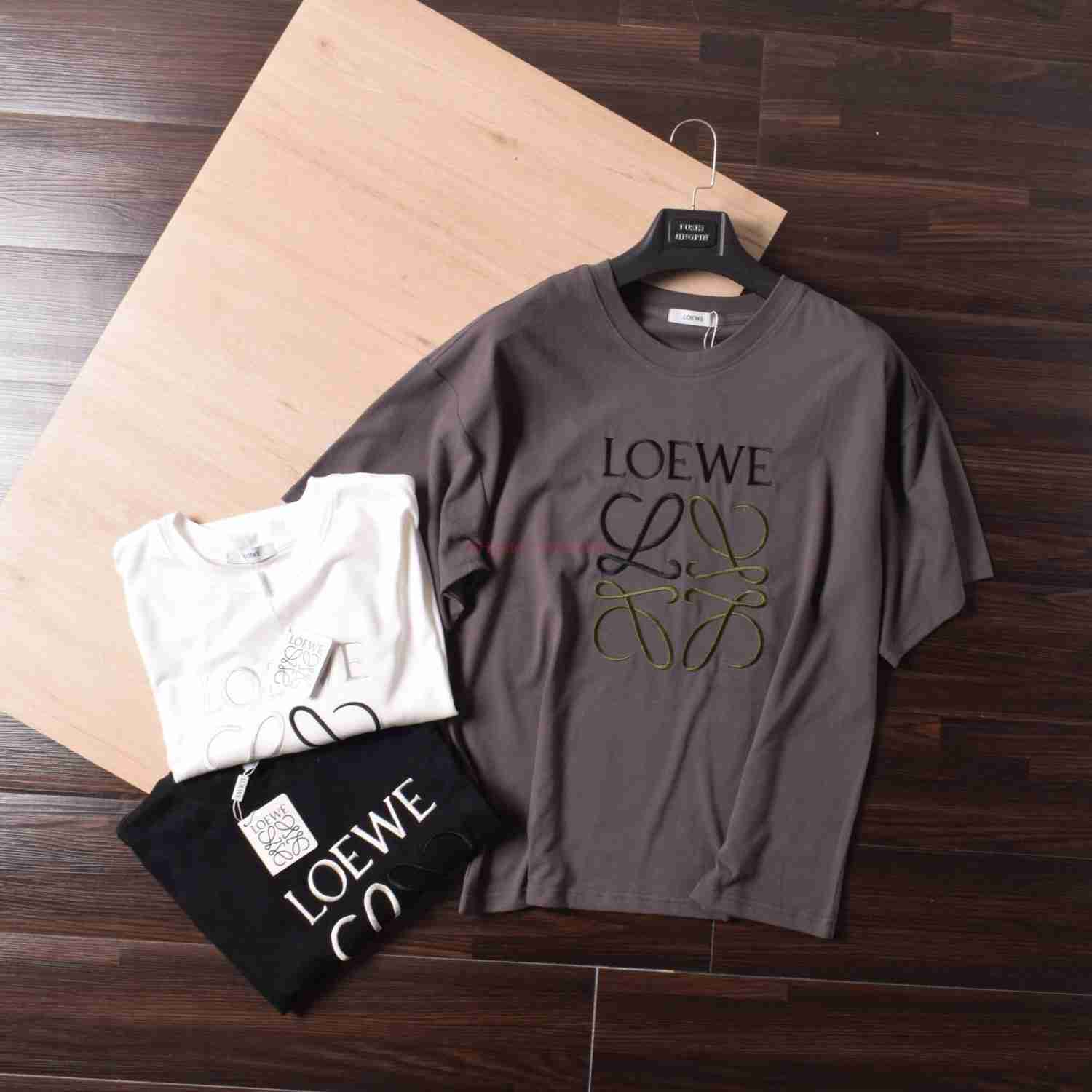

Designer Fashion Clothing Tees Tshirts Loewe High Quality Combed Cotton Embroidered Pattern Short Sleeved Tshirt for Couples Men and Women Thin Style Luxury Casual, White
