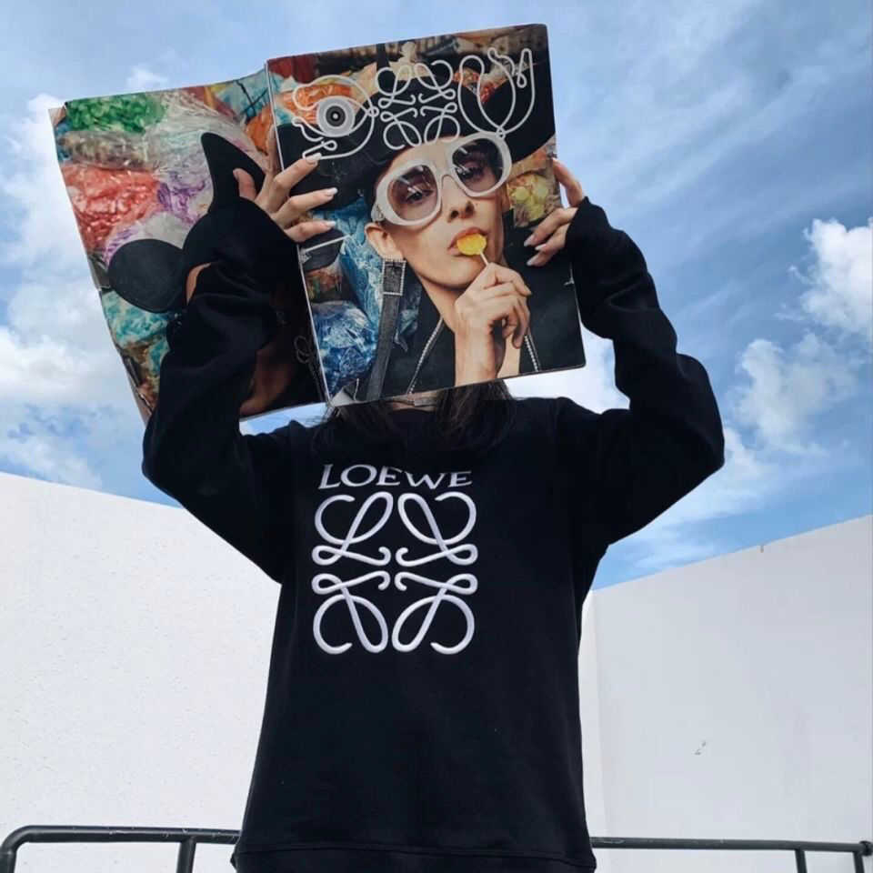 

Designer Clothing Mens Sweatshirts Hoodies Highversion Loeweins Embroidered Large Round Neck Loose Pullover Longsleeved Sweater for Men and Women Fashion Street, Shipping fee