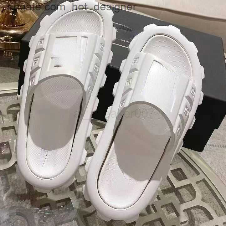 

Space New Balmain Slippers with Thick Sole for Comfort Increased Feet Treading Feeling Lightweight Couple Style Men's and Women's Slide for External Wear