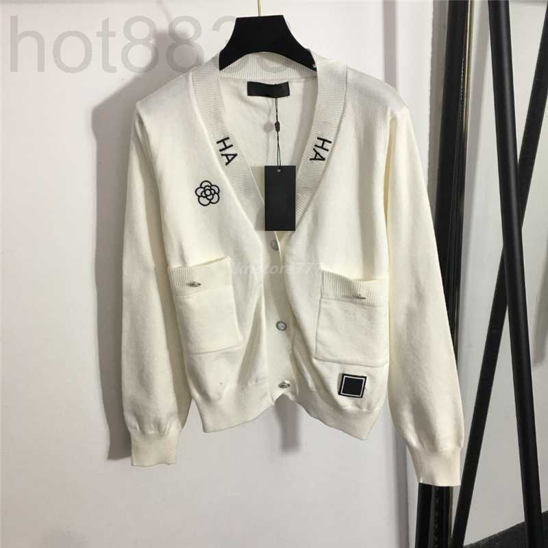 

Women's Sweaters Designer Embroidery Knits Top Girls Milan Runway V-neck Letter Button Shirt Cardigan Q0NL, White