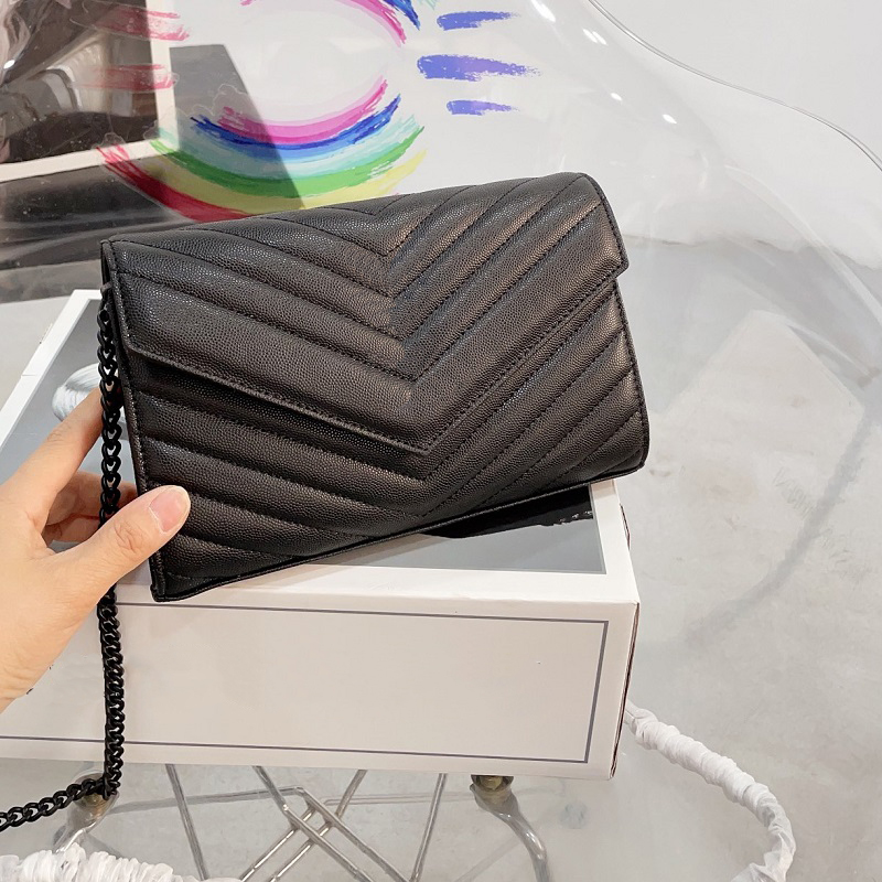

Fashion Shoulder Bag Outdoor Crossbody Bag Metal Logo Design Classic Leather Versatile Women's Bag, Black(black logo)