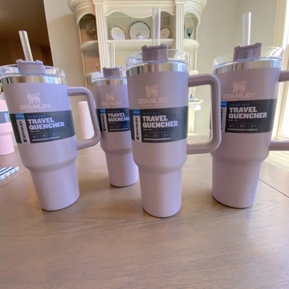 

Stock 40oz Stanley Tumblers With Handle Lid Straw Stainless Steel Car Mugs With Logo Thermos Insulated Water Bottles, White