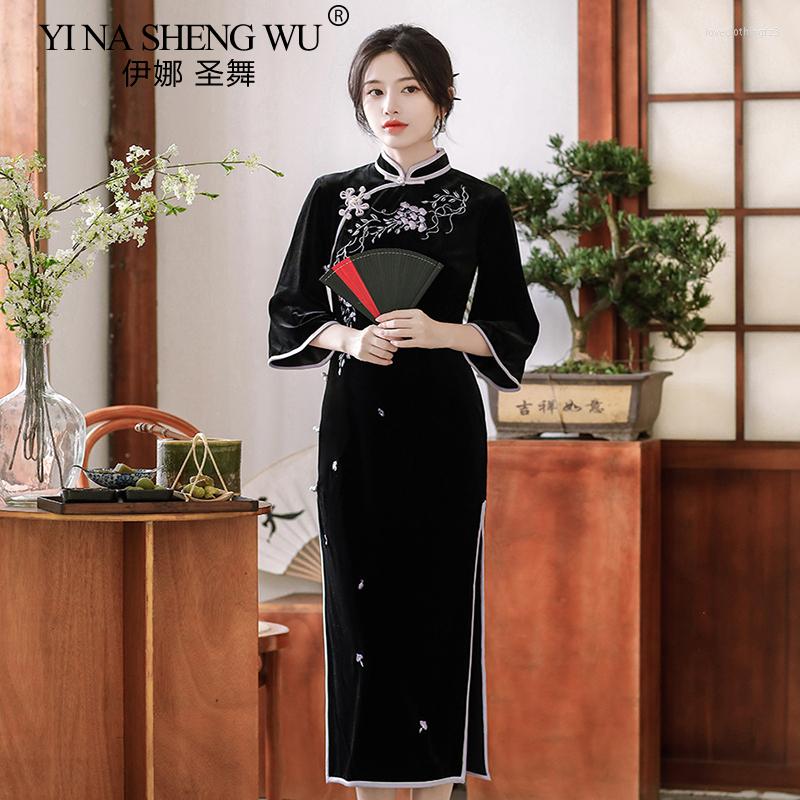 

Ethnic Clothing 2023 Winter Velvet Embroidery Women's Dress Traditional Cheongsam Daily Self-cultivation Temperament Long