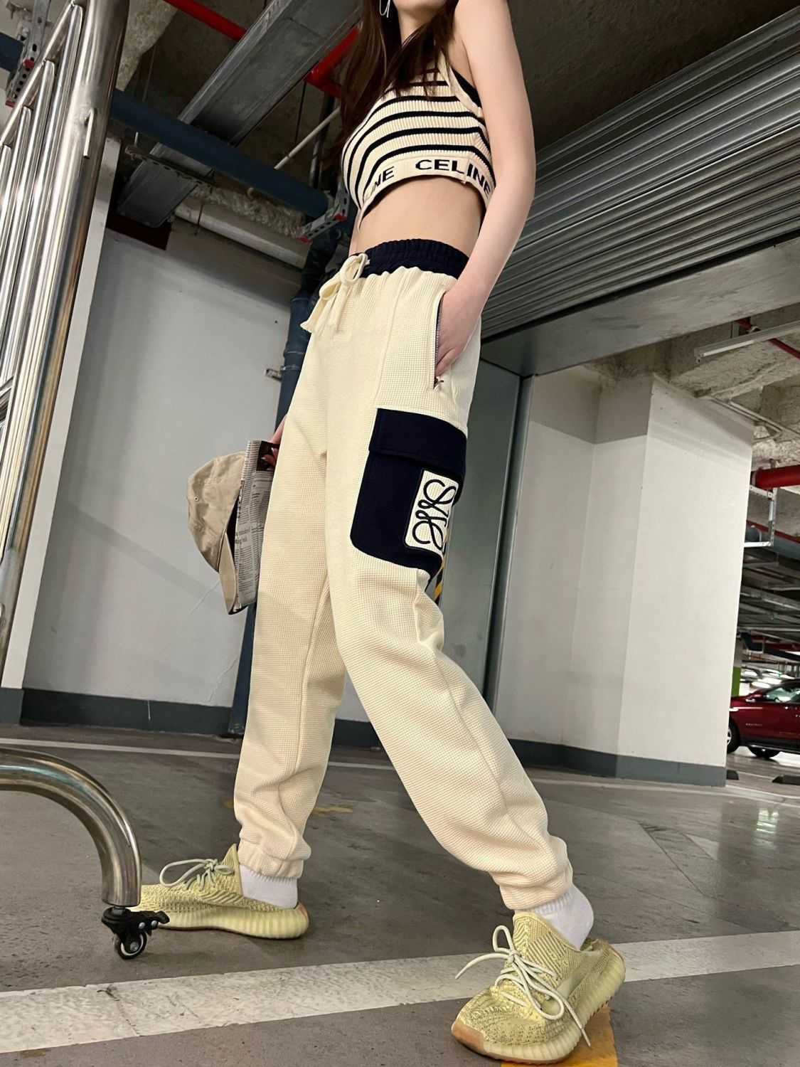 

Designer Fashion Clothing Casual Pant Loewe Spring and Autumn American Style Sports and Casual Pants for Men and Women Loose and Versatile Drawstring Trendy Brand Ti, Beige high quality