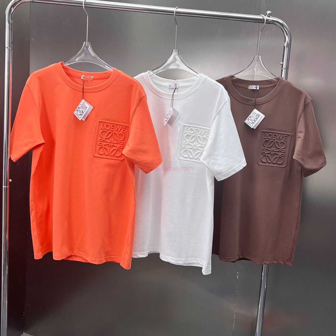 

Designer Fashion Clothing Tees Tshirts Loewe Ins Trendy Tee Niche Art Fresh Couple Loose Fitting Tshirt Non Stick Commuting Solid Color Short Sleeved Men and Women Lu, Orange-red
