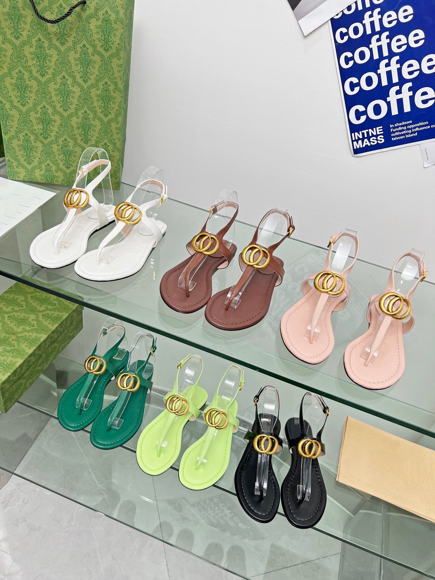 

Flip-flops women wear anti-slip plywood and flip-flops in summer to swim beach shoes.