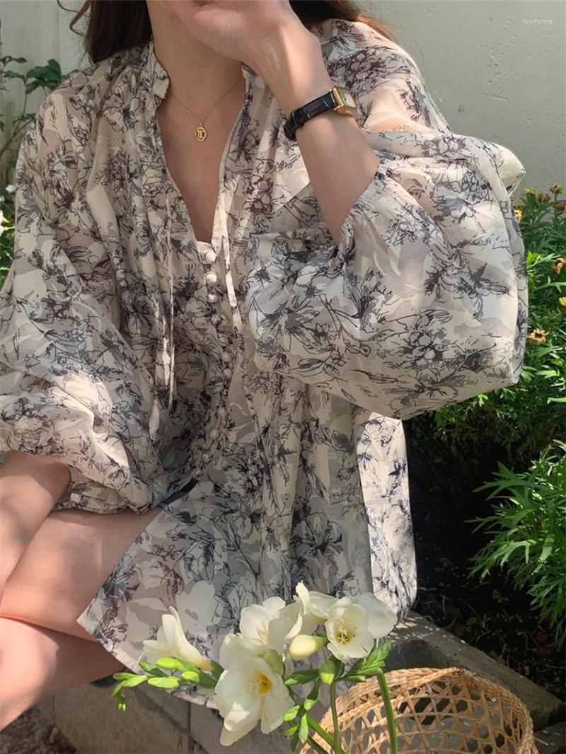 

Women's Blouses Alien Kitty Retro Florals Shirts Lazy Style Women Chic Loose 2023 V-Neck Printed Spring Gentle Casual All Match Holiday OL, Photo color