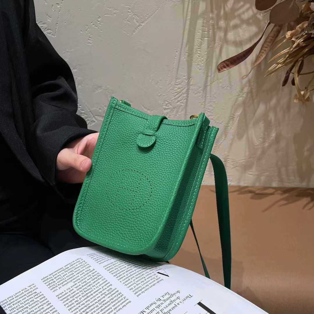 

Designer H Home bag Evelynn Mini Evelyns Simple new lychee patterned top layer cowhide mobile phone single shoulder crossbody small WZCE, 18cm vertical