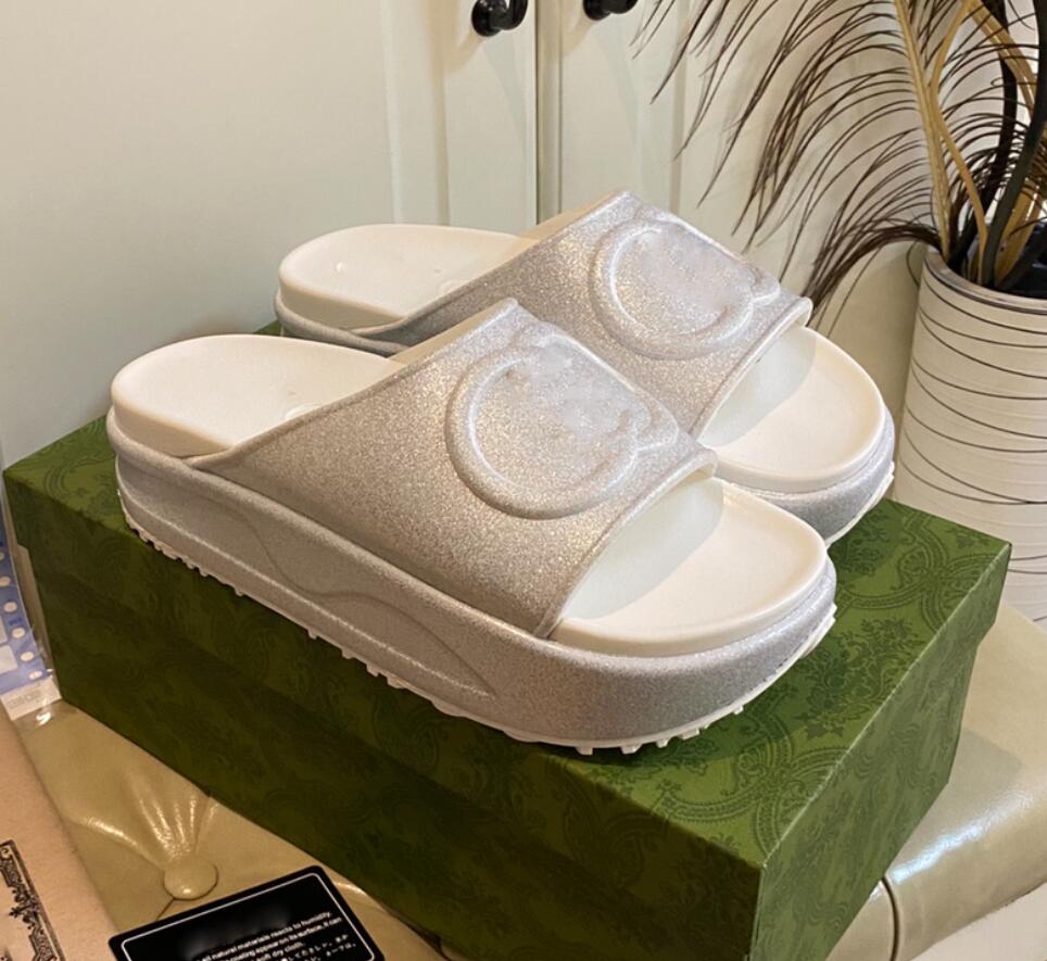 

Luxury Designer Embossed Interlocking G Slide Slippers Men Women Summer Beach Big Head Slides Non Slip Sole Platform Sandals