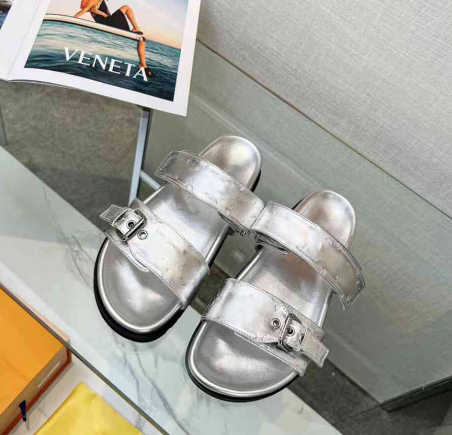 

Luxury Designer Bom Dia Flat Mule Slippers 2 Strap Leather Slides Adjustment Gold Buckle Paseo Comfort Summer Beach Sandals With Box