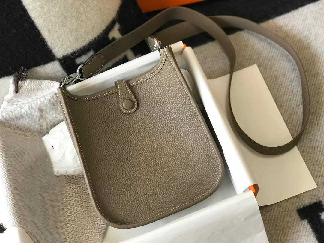 

Designer H Home bag Evelynn 2023 New Mini Fashion Crossbody Bag Top Leather Litchi Pattern Bucket Women's Q79E, 18cm