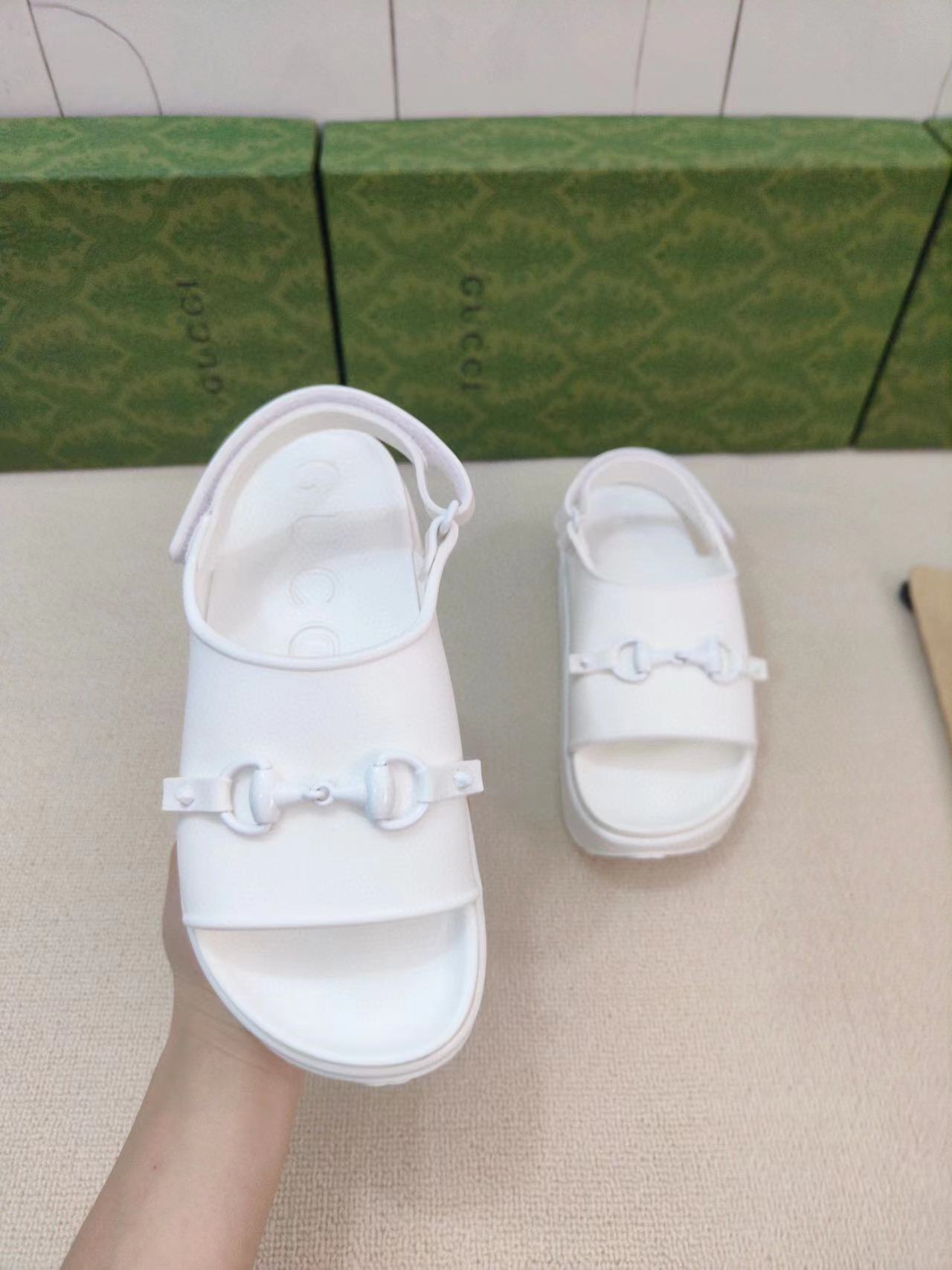 

new europ shoes designer women's Mid Heel sandal slippers,Soft soled , fashion sexy and lovely, sunny beach woman shoes slippers Snap closure design Horseshoe buckle, Sky blue