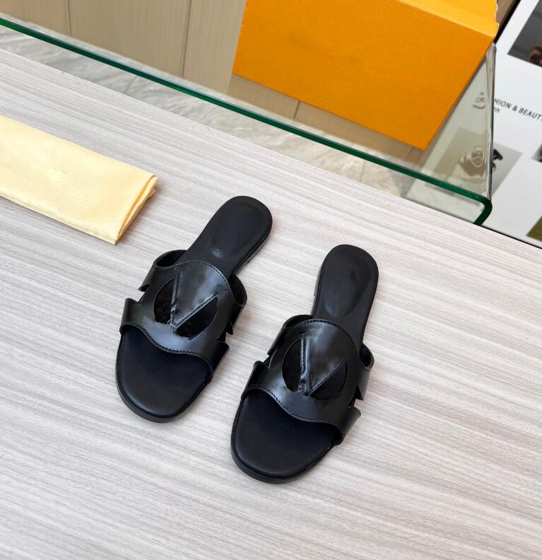 

Isola Flat Mule Slippers Women Designer Calf Leather Outsole Slides Circle Signature Fashioned Soft Calfskin Wide Front Strap Beach Sandals