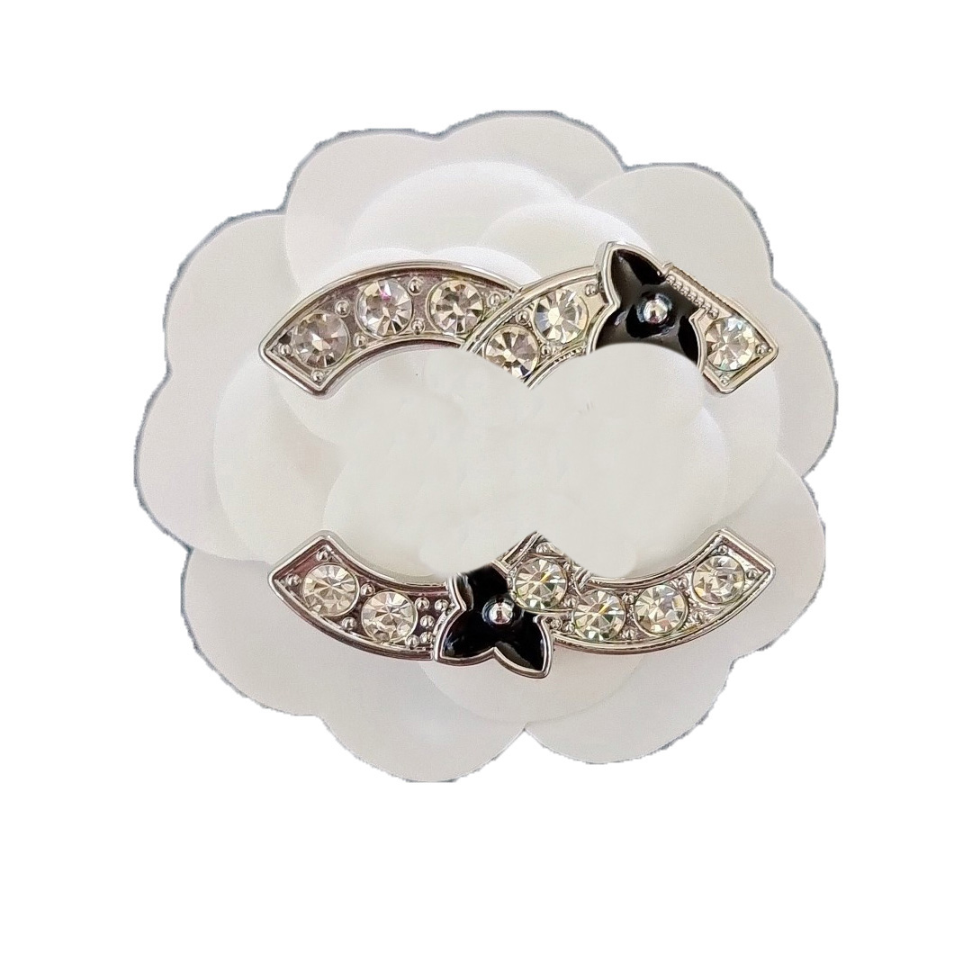 

Womens Love Brooch Designer Pearl Brooch Romantic Girl Diamond Pins Brooch 18k Gold Exquisite Design Spring Jewelry Gift Wedding Party