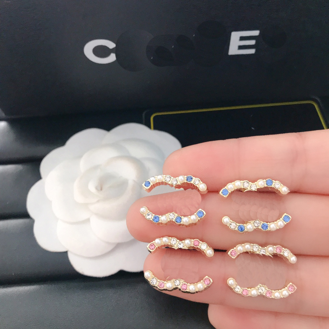 

18K Gold Gifts Earring Classic Design Love Earrings Wholesale Charm Brand Logo Stud Earrings 2023 Luxury Jewelry Wholesale