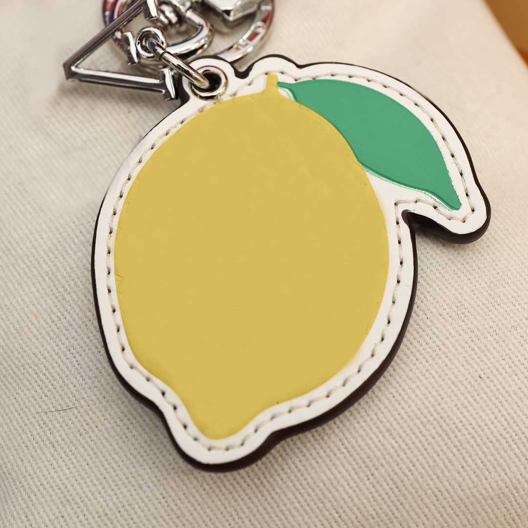 

Key Rings Keychain Luxury Designer Fashion Keys Pendant Silver Key Buckle Classic Plant Lemon Genuine Leather High Quality Keychains Ornaments